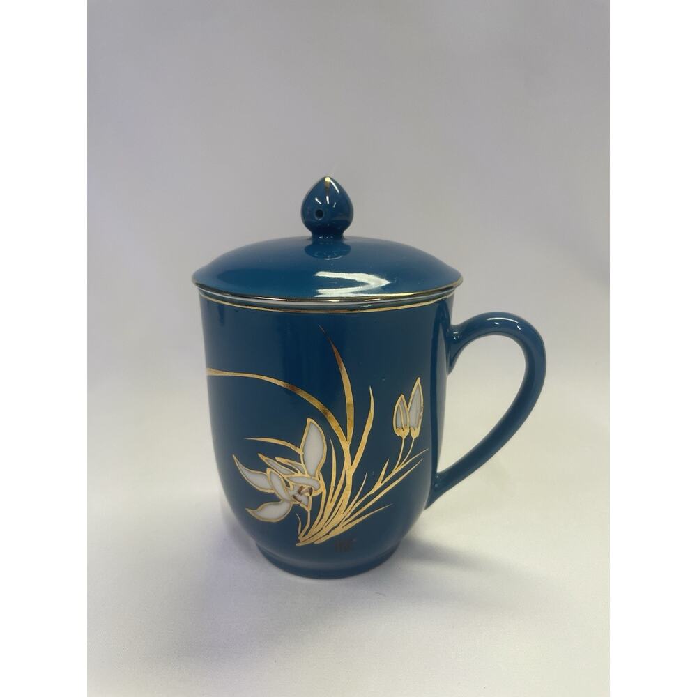 Vintage Lidded Teacup With White Flower
